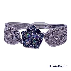 LOVELY Snap Jewelry Spoon Bracelet with 18mm Iridescent Flower Snap! NWT